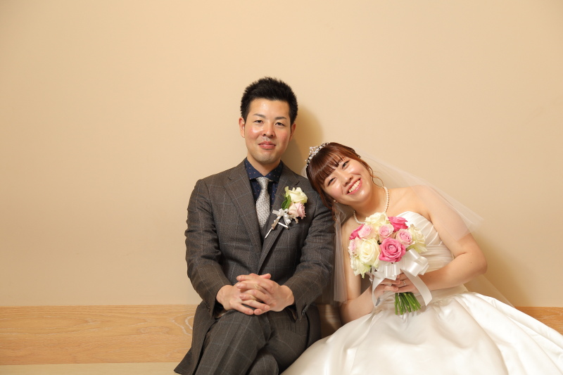 おふたり寄り添って待合スペースでも撮影!