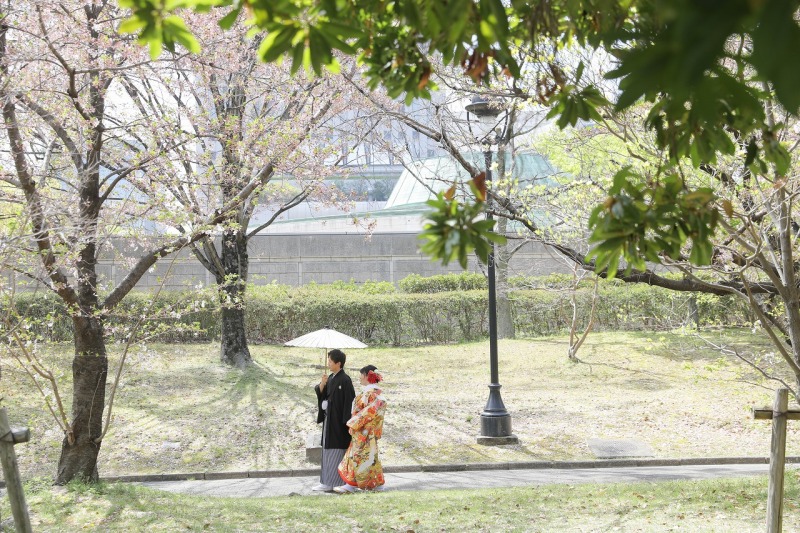 四季折々の背景でロケーション撮影