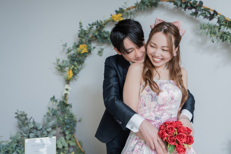 後半はオーバーカラードレスで雰囲気を変えて