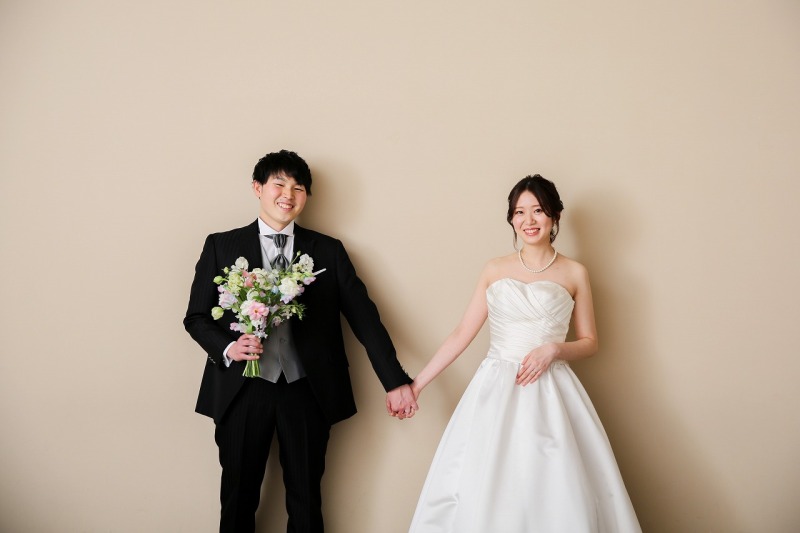 シンプルな背景と共に