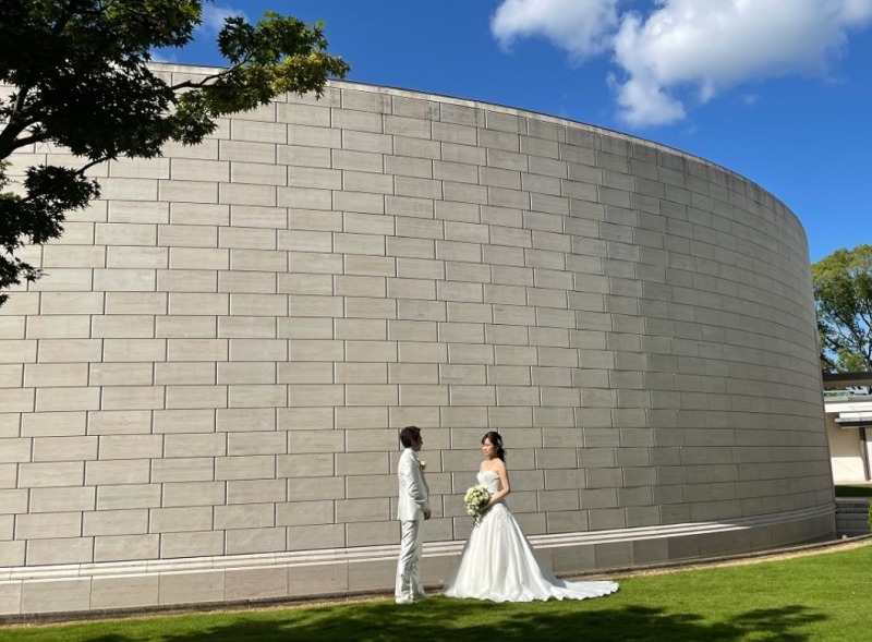 歴史溢れる背景での撮影