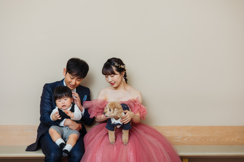 家族と愛犬と過ごす、笑顔いっぱいのフォトウェディング