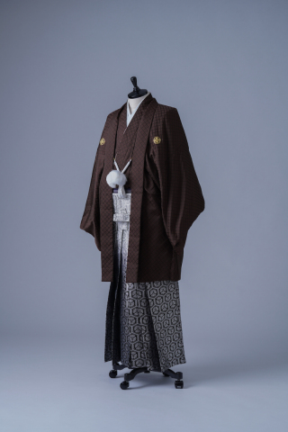 ブラウン紋服