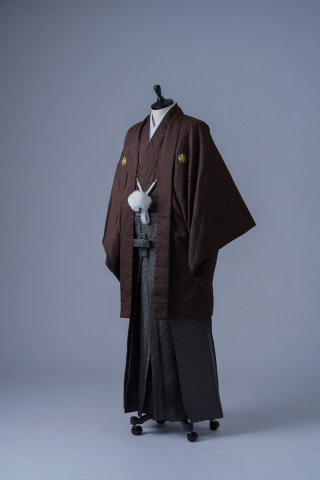 ブラウン紋服