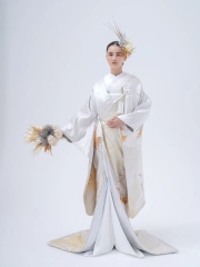 銀地針松に飛翔鶴