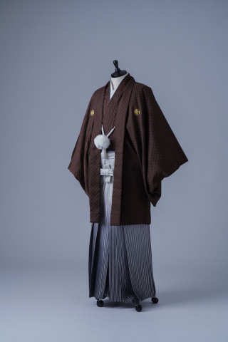 ブラウン紋服