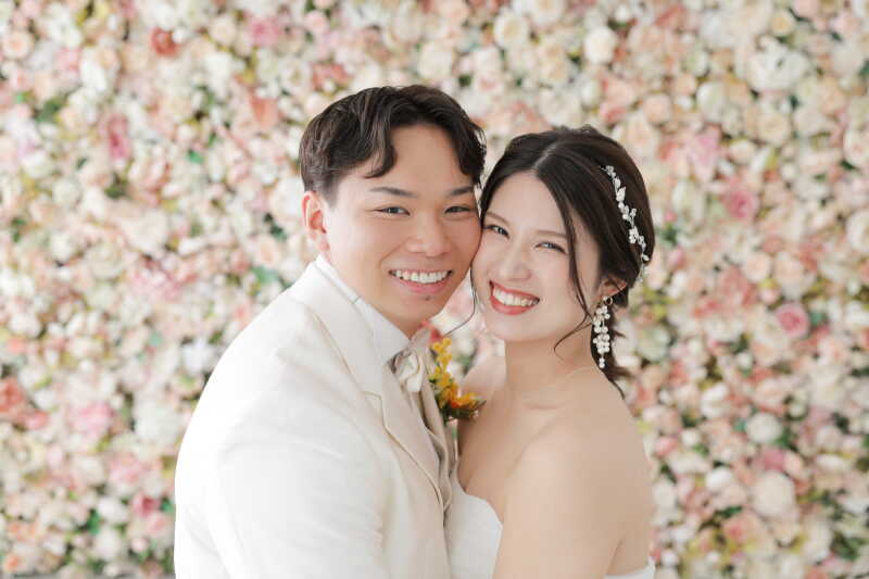 花壁の前で笑顔満開☺︎