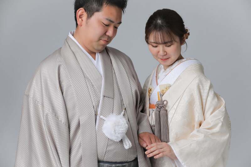 指輪を見つめて