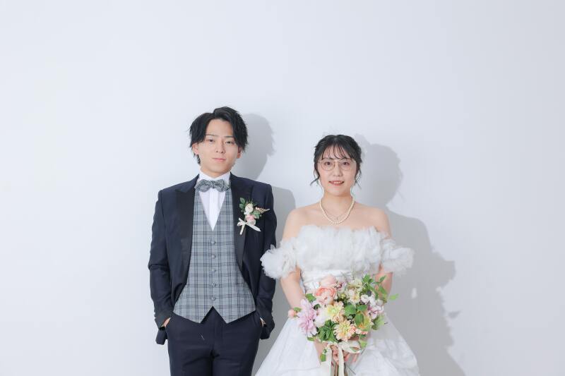 無地の背景でシンプルに