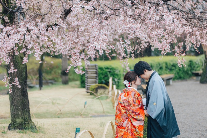 おでこをコツン。