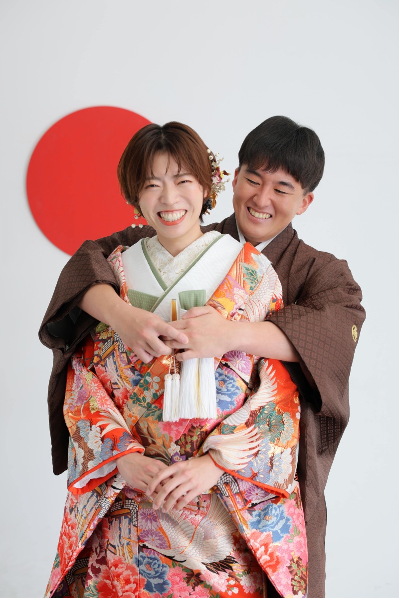 ご新郎様からのバックハグ！