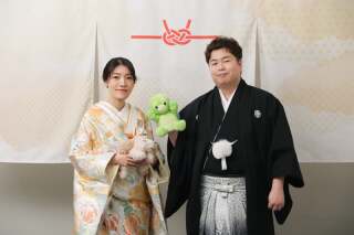 スタジオでお二人笑顔溢れる撮影を