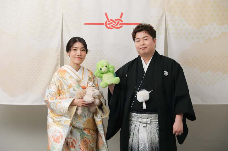 スタジオでお二人笑顔溢れる撮影を