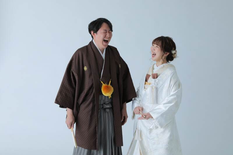 シンプルな背景だからこそお二人らしさを！