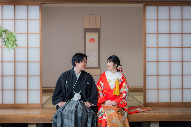 屋内庭園で、色打掛も！白無垢も！