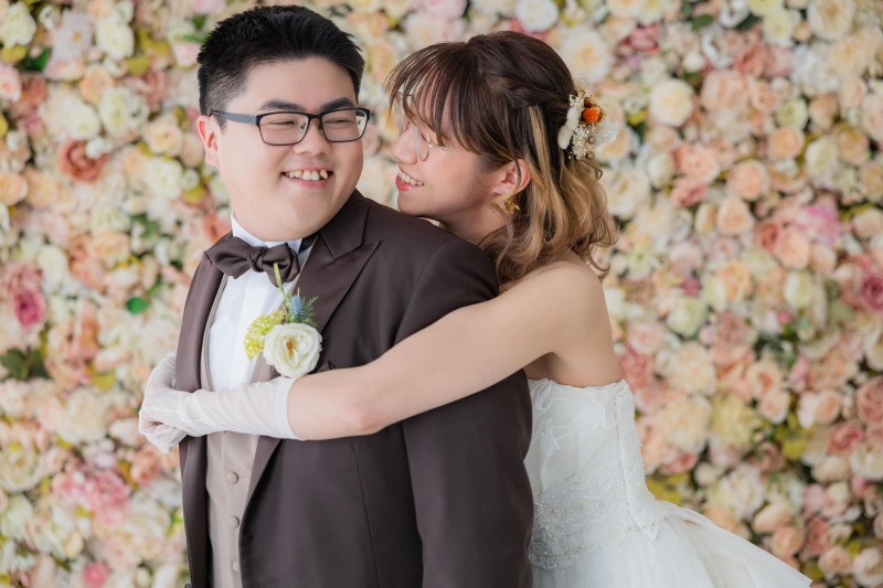 ご新婦様からのバックハグも