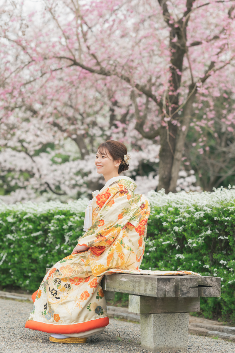 満開の桜と新婦さん