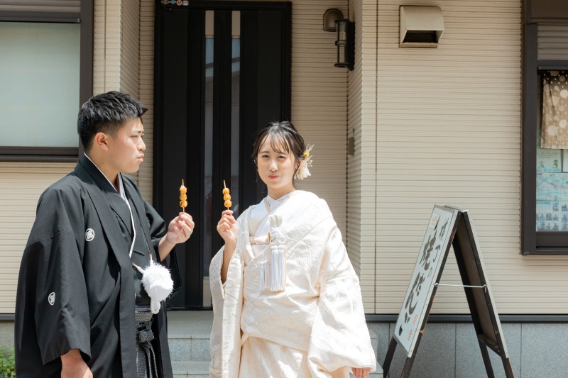 お団子を食べる様子も