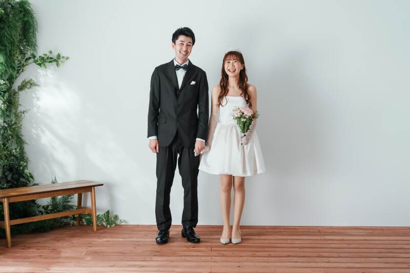 洋装のハウススタジオでオシャレに