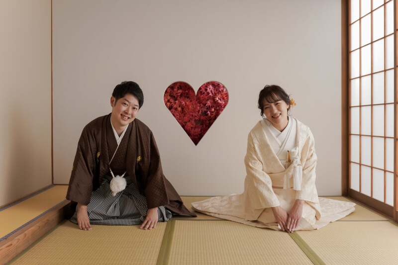 正座のカットで