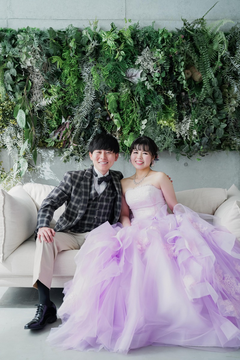 ソファーに座って