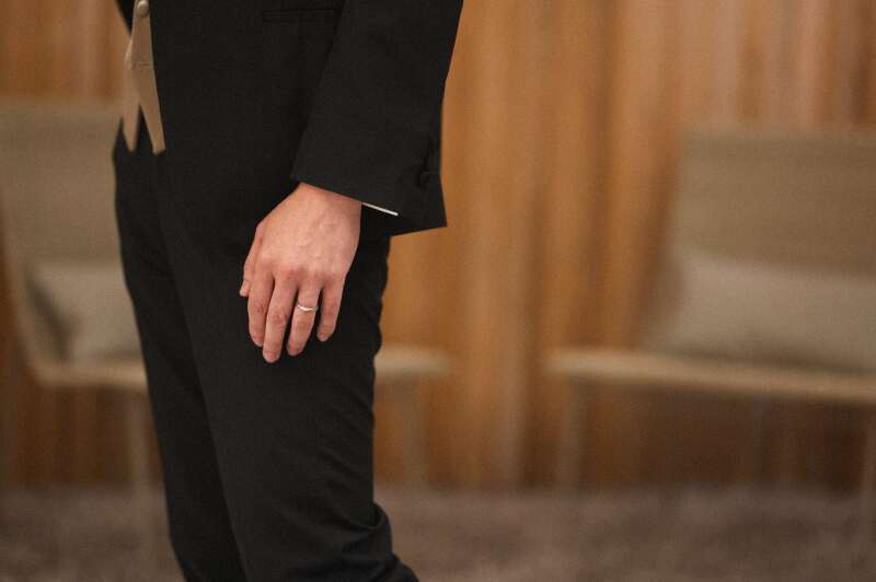 新郎様の指輪も光ります！！