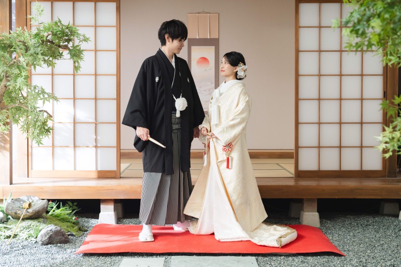 かっちりとした立ち姿も