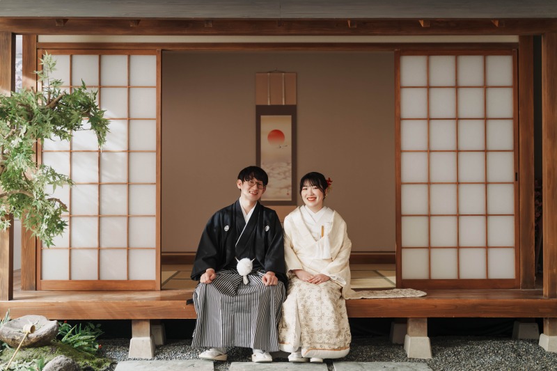 縁側でお話ししながら