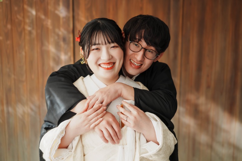 新郎様からのバックハグ