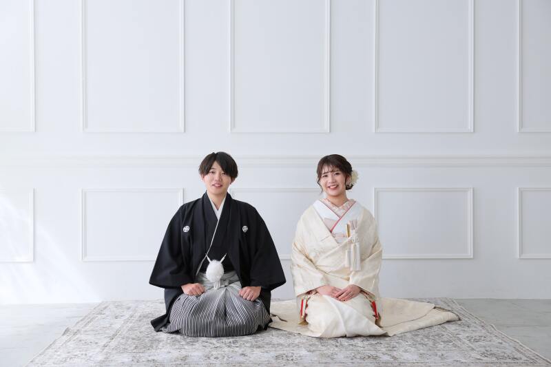 和装ラストは正座で！