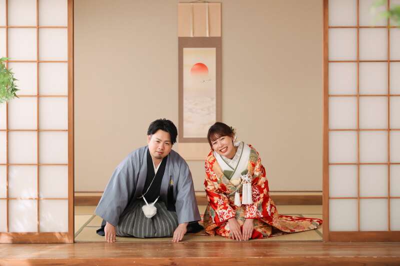 お茶室でのお辞儀ショットも！