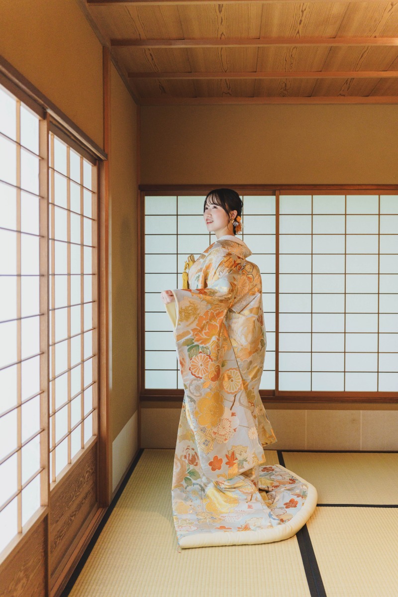 後ろ姿も美しく