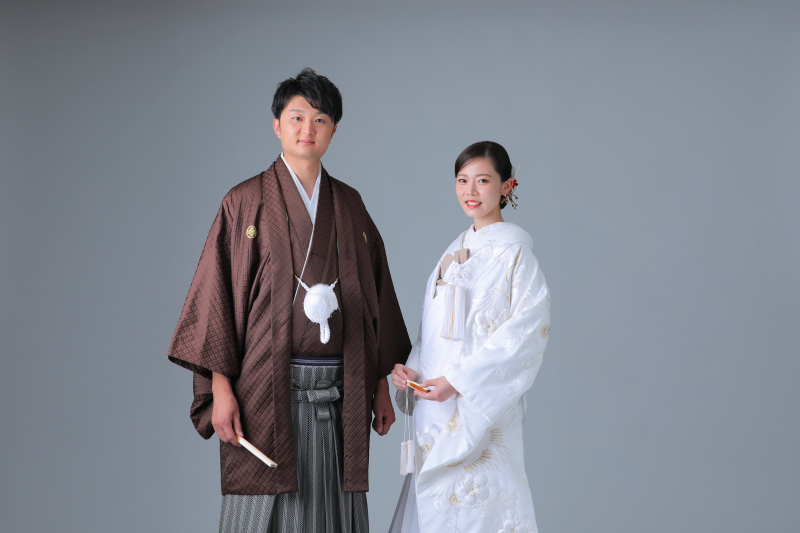 立ち姿のお写真も無地背景だとカッコよく決まります