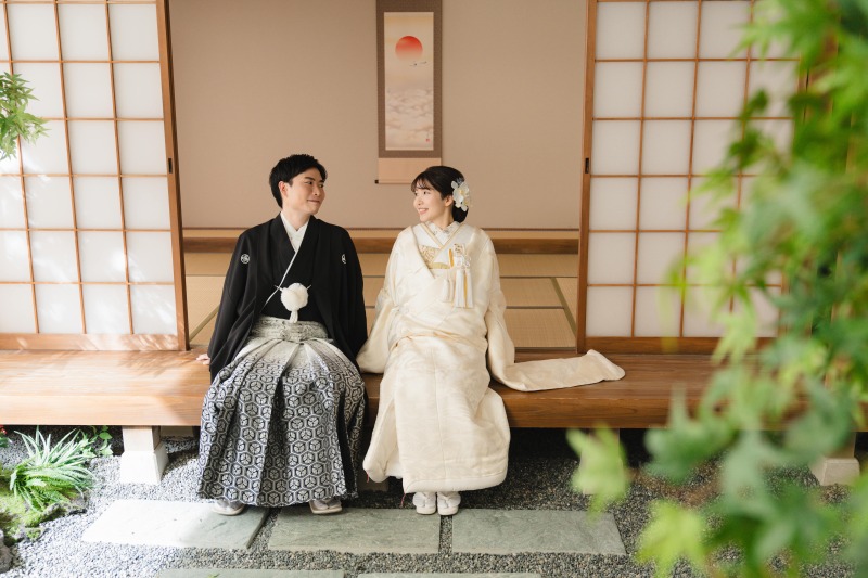 縁側でくつろいで