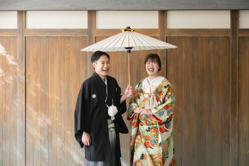 スタジオで和装と洋装の撮影