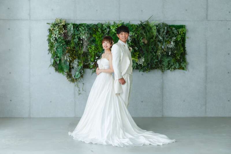 背中合わせでスタイリッシュに