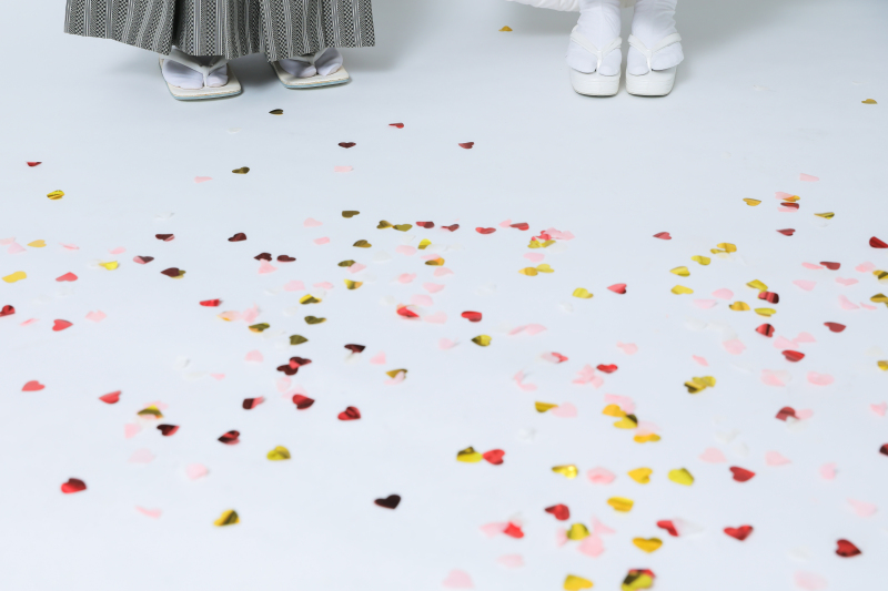 コンフェッティーを使って。