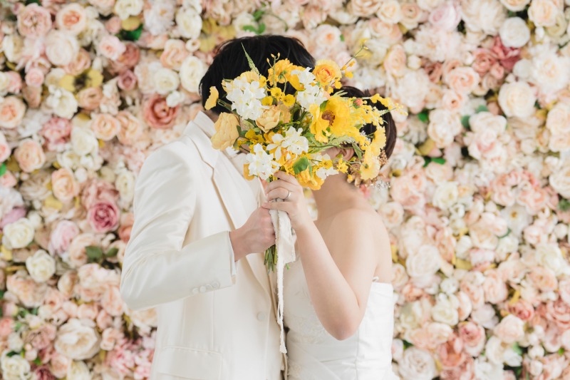 お花に囲まれた背景で