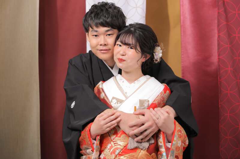 後ろからハグ！