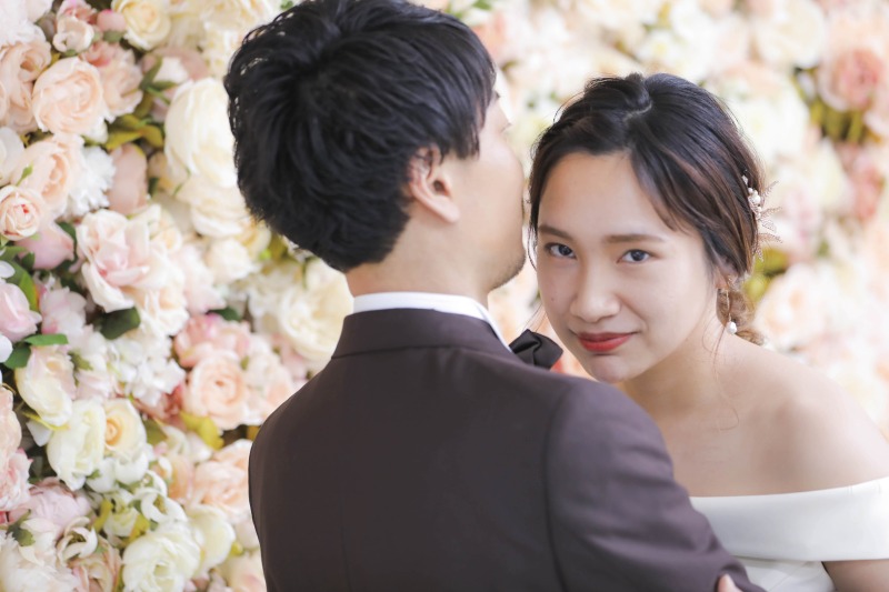 思わずチラッと