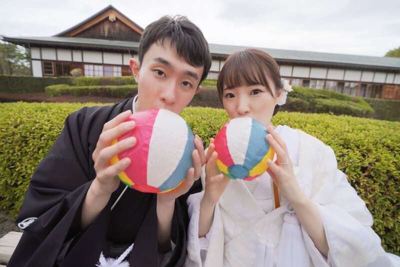 花田苑の新緑に囲まれて