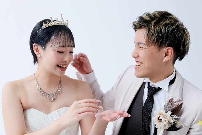 お互いの顔にぺたり！