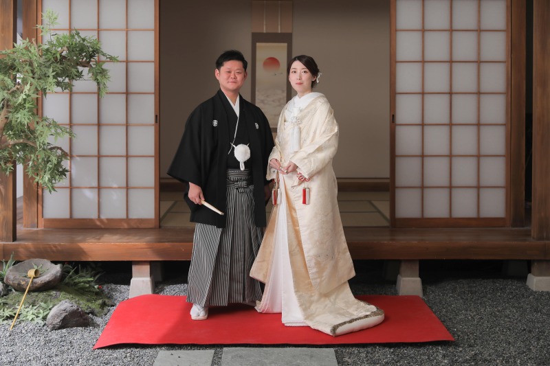 伝統的な立ち姿