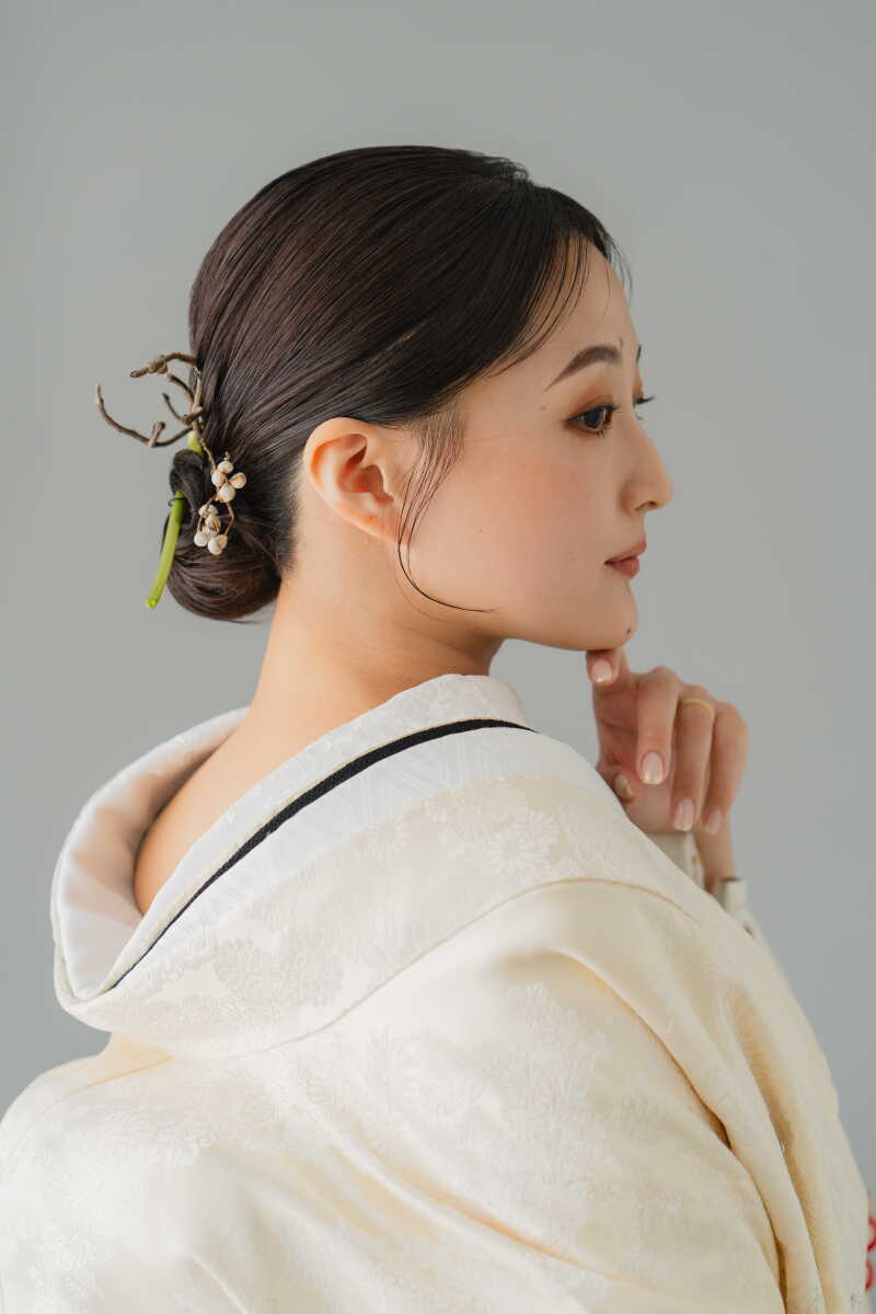 横顔とヘアスタイルも綺麗に