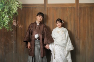 スタジオ内で笑顔の撮影