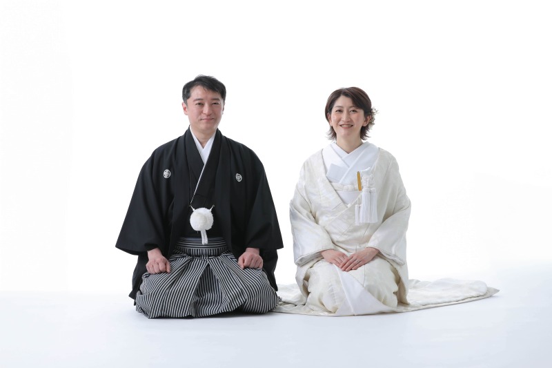 結びは、正座で