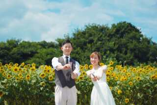 ひまわり畑で満開の笑顔を