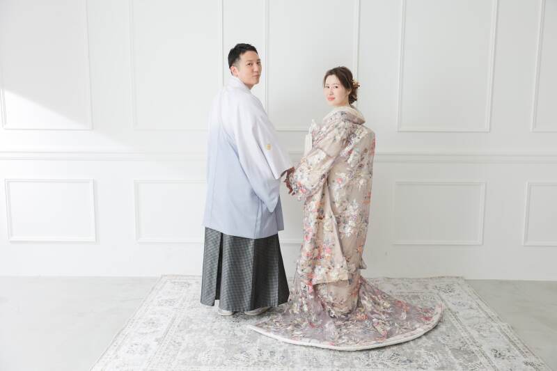 シンプルな背景で