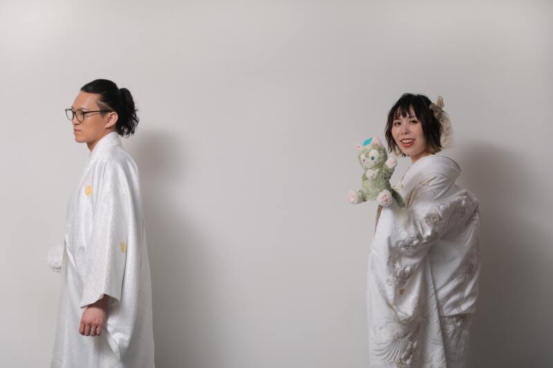 パペットを持って