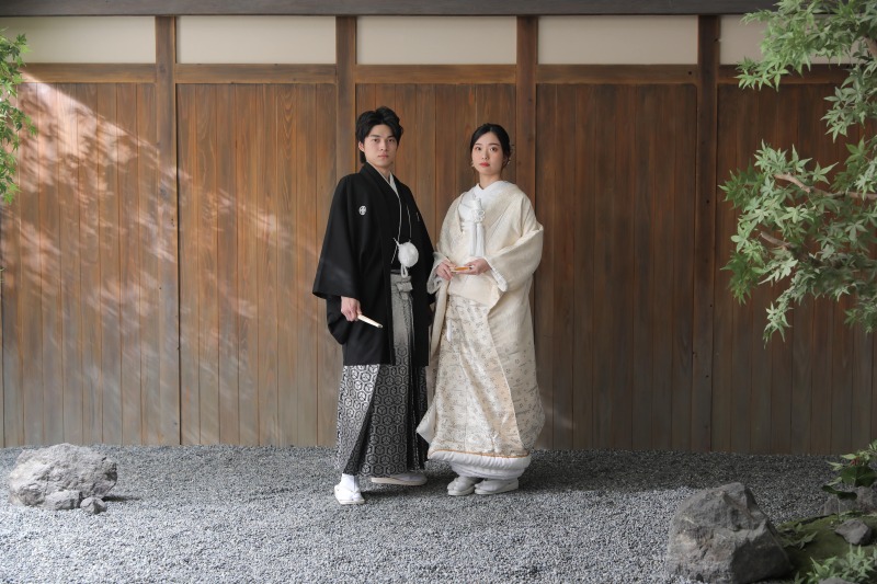 初めは、かちりと